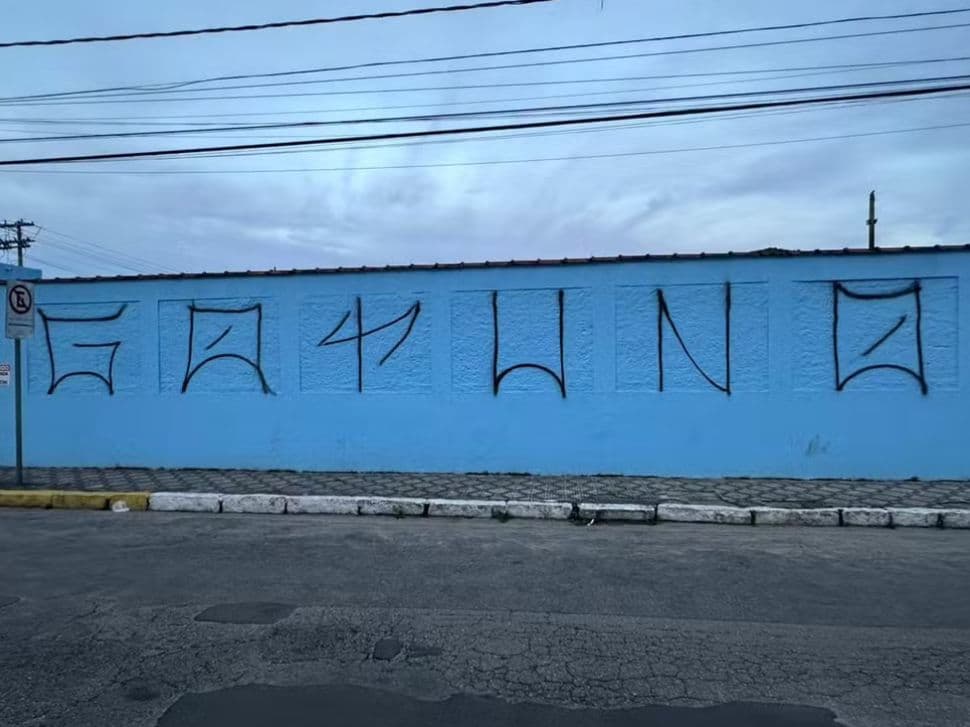 muro_pixado_ubatuba-021123