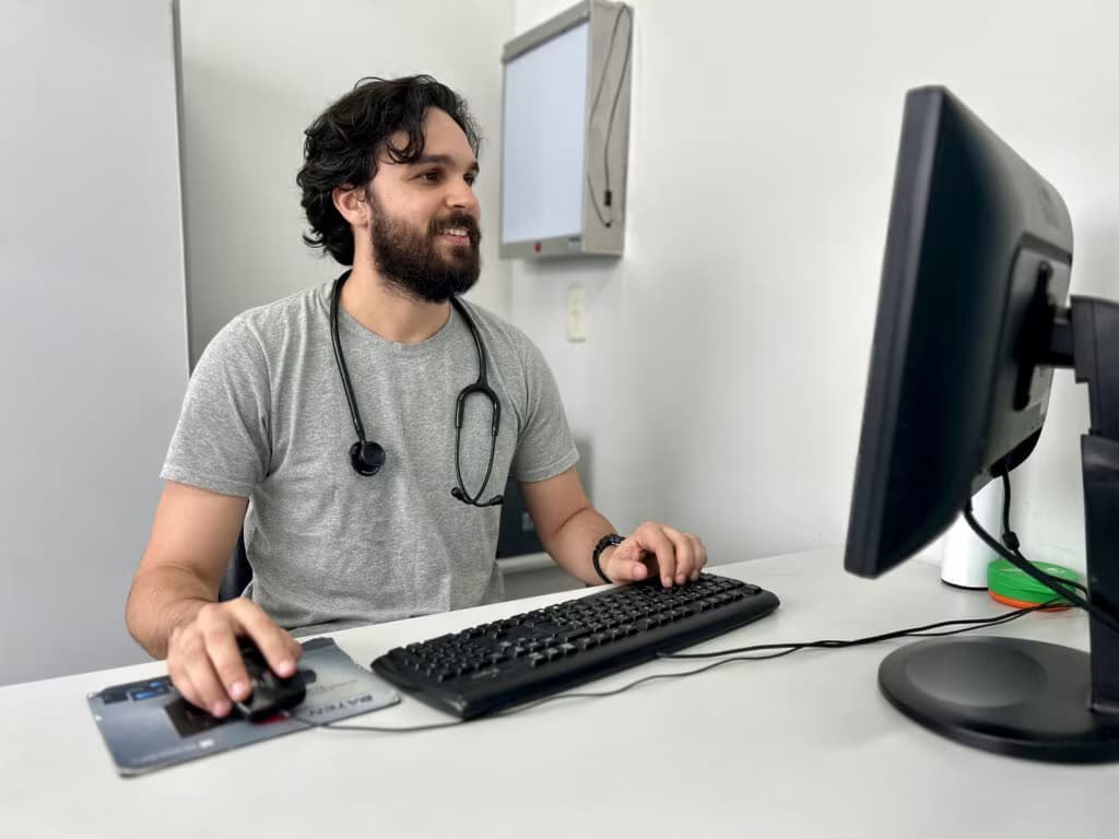 Novo serviço de teleassessoria médica conecta os médicos da Atenção Primária das Unidades Básicas de Saúde a especialistas de diversas áreas - Foto: PMSJC