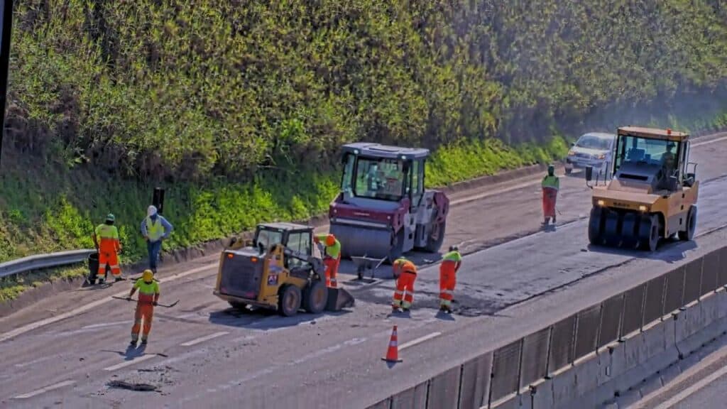 08.04_-_Obras_de_recapeamento_chegam_a_Serra_Antiga_da_Tamoios.jpeg-244112