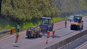 08.04_-_Obras_de_recapeamento_chegam_a_Serra_Antiga_da_Tamoios.jpeg-244112
