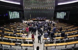 Camara_deputados-595349
