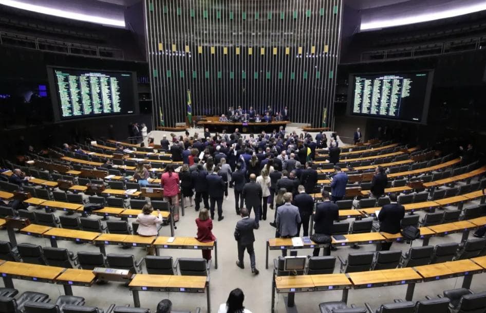 Camara_deputados-595349