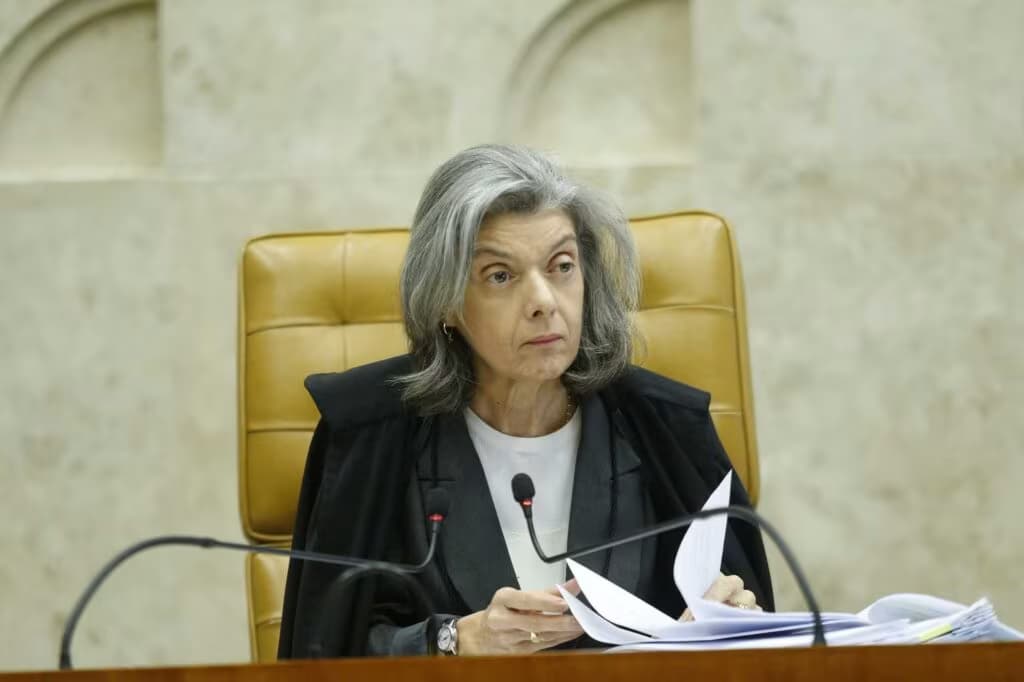 carmen_lucia_afirma_que_cansaco_levou_a_suspensao_de_julgamento