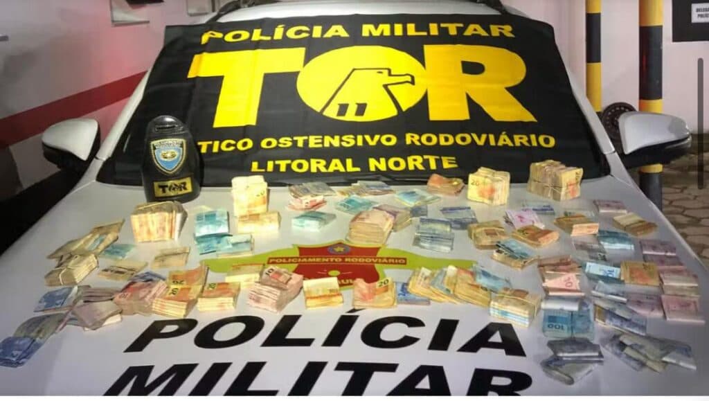 carro_dinheiro_policia-418354