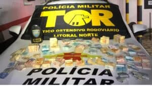 carro_dinheiro_policia-418354