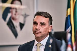 Câmara de SJC pode votar título de cidadão para Flávio Bolsonaro