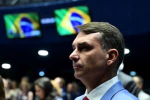 flavio-bolsonaro-moraes-jota-504747