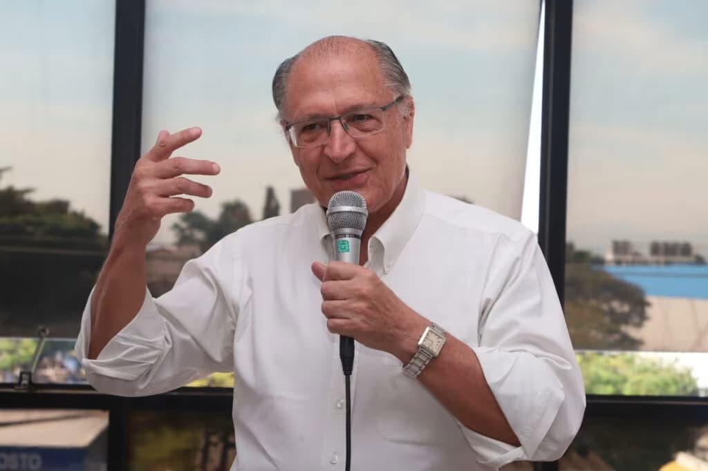 Geraldo Alckmin durante visita ao Sindicato dos Metalúrgicos de Pindamonhangaba