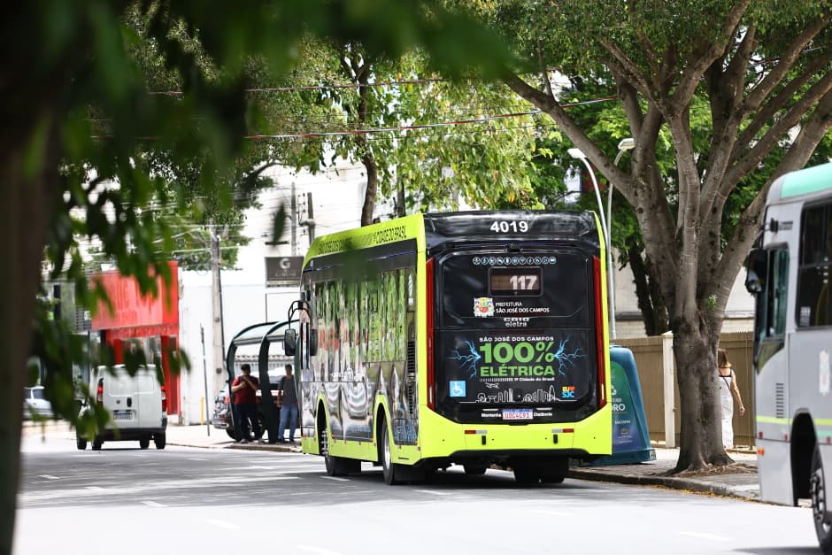 onibus_sjc_corujao-895875