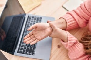 young-beautiful-hispanic-woman-ecommerce-business-worker-suffering-wrist-pain-office-821675