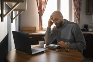 man-saving-money-energy-crisis