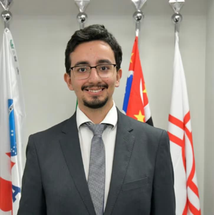 Raul Dias da Cruz (OAB/SP 539.568) é advogado formado pela USP, fundador de escritório com foco em direito tributário e empresarial para pequenas e médias empresas