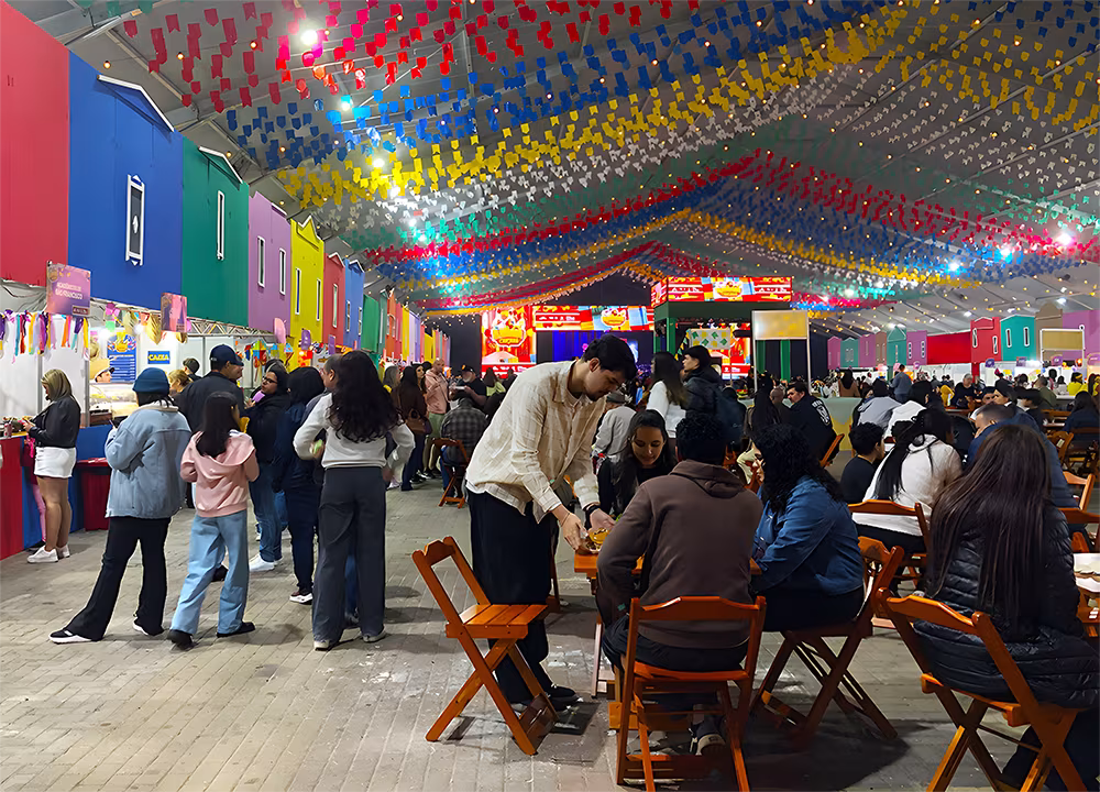 A gastronomia foi um dos grandes destaques da abertura. Barracas registraram intenso movimento durante toda a noite – Foto Reginaldo Pupo – Secretaria de Turismo
