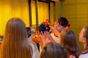 Guiado pela equipe de educação ambiental da Urbam, o roteiro começa com uma conversa na Sala Ambiental e segue para o Museu Interativo do Lixo; inscrições devem ser feitas por formulário digital - Foto: PMSJC