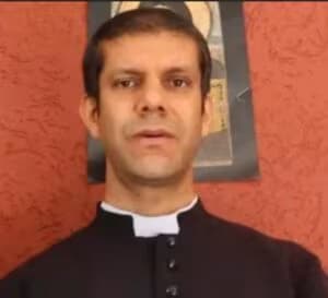 Quem é o padre de SP excomungado pela Igreja Católica após aderir a grupo tradicionalista