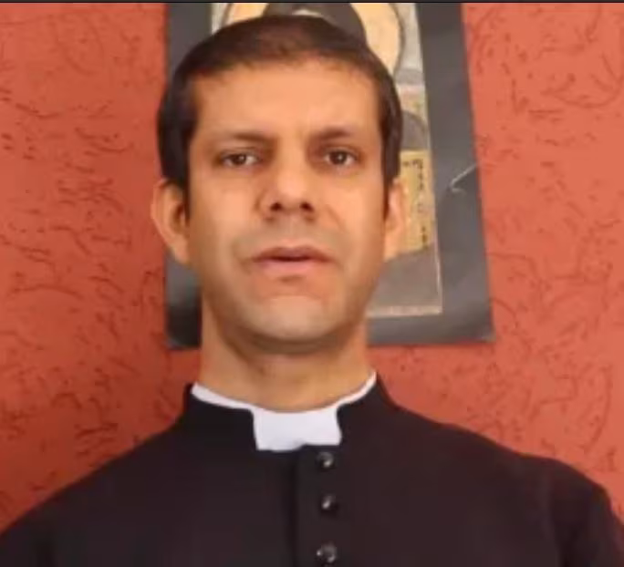 Quem é o padre de SP excomungado pela Igreja Católica após aderir a grupo tradicionalista