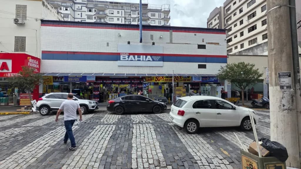 Fachada de loja Casas Bahia - Foto: ZeroTwoAndHiroWW2 (CC BY-SA 4.0)