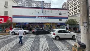Fachada de loja Casas Bahia - Foto: ZeroTwoAndHiroWW2 (CC BY-SA 4.0)