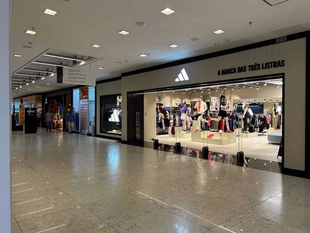 Fachada da loja da Adidas no Colinas Shopping