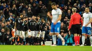 sem_messi_argentina_bate_a_italia_por_2_a_0_em_dia_de_homenagens_a_astori sem_messi_argentina_bate_a_italia_por_2_a_0_em_dia_de_homenagens_a_astori