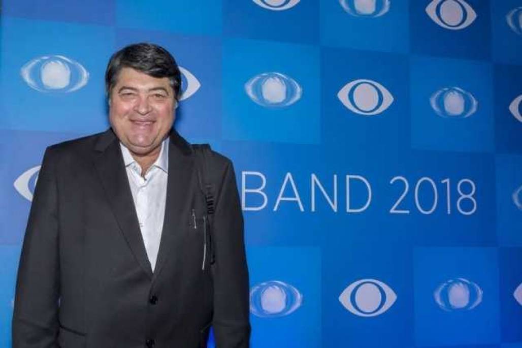 datena_sofre_fraturas_em_duas_costelas_apos_desmaio_na_band datena_sofre_fraturas_em_duas_costelas_apos_desmaio_na_band