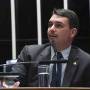 Flavio Bolsonaro apresenta pedido de impeachment de Moraes ao Senado