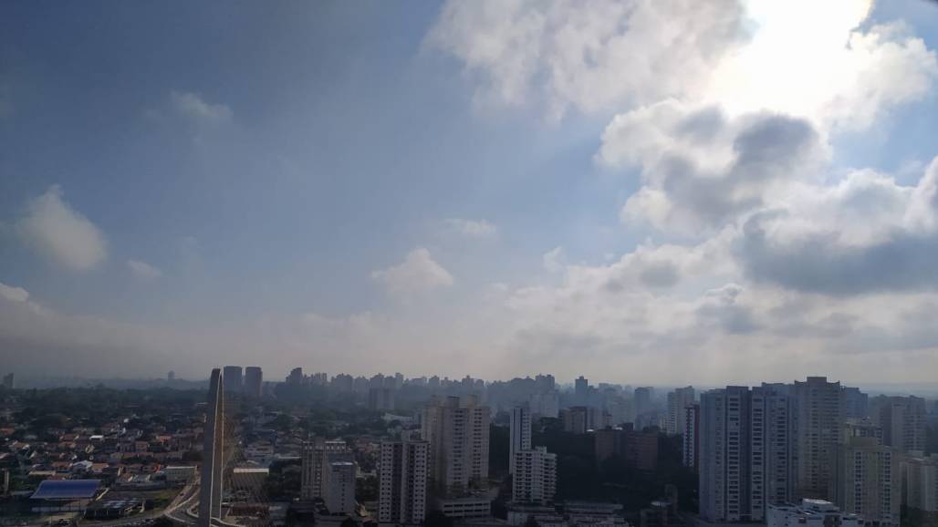 Previsão do Tempo sol entre nuvem céu azul - Meon (Meon) Previsão do Tempo sol entre nuvem céu azul - Meon (Meon)