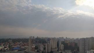 Previsão do tempo - Sol entre nuvens