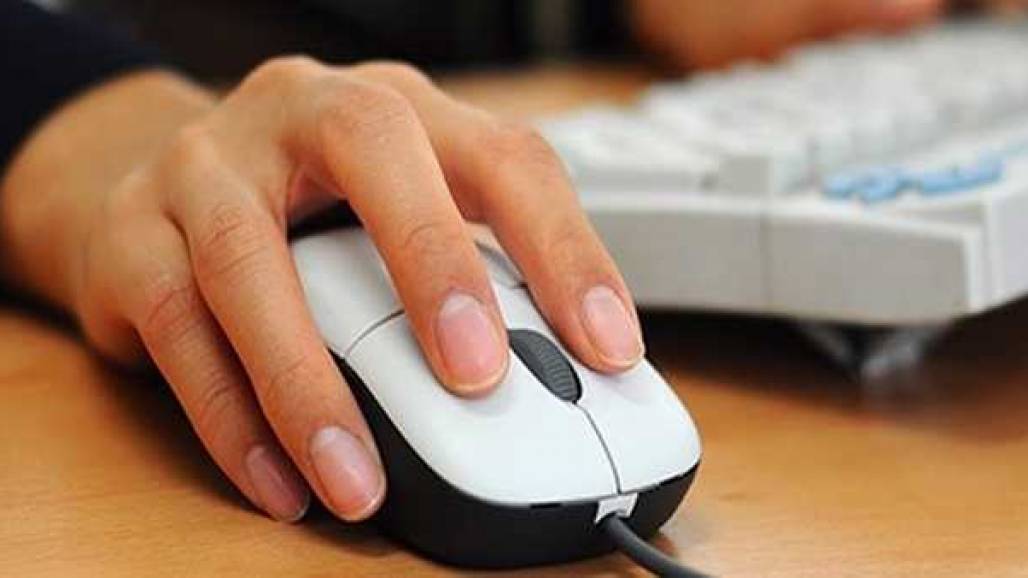 computador_pessoa_teclando computador_pessoa_teclando