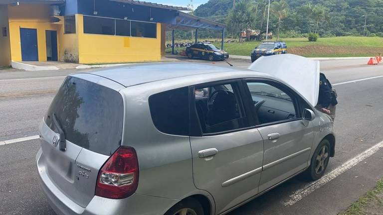 Caminhão com R$ 25 mil em multas é apreendido após estacionar em