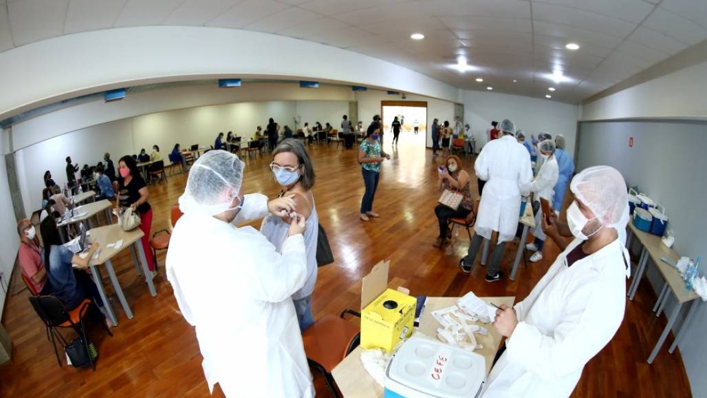 Vacinação educadores (Foto: Adenir Britto/PMSJC) Vacinação educadores (Foto: Adenir Britto/PMSJC)