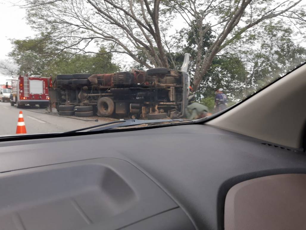 Acidente na Rodovia Floriano (Arquivo Pessoal) Acidente na Rodovia Floriano (Arquivo Pessoal)