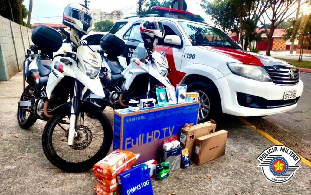 produtos roubados em sjc (Foto: Divulgação/Polícia Militar) produtos roubados em sjc (Foto: Divulgação/Polícia Militar)