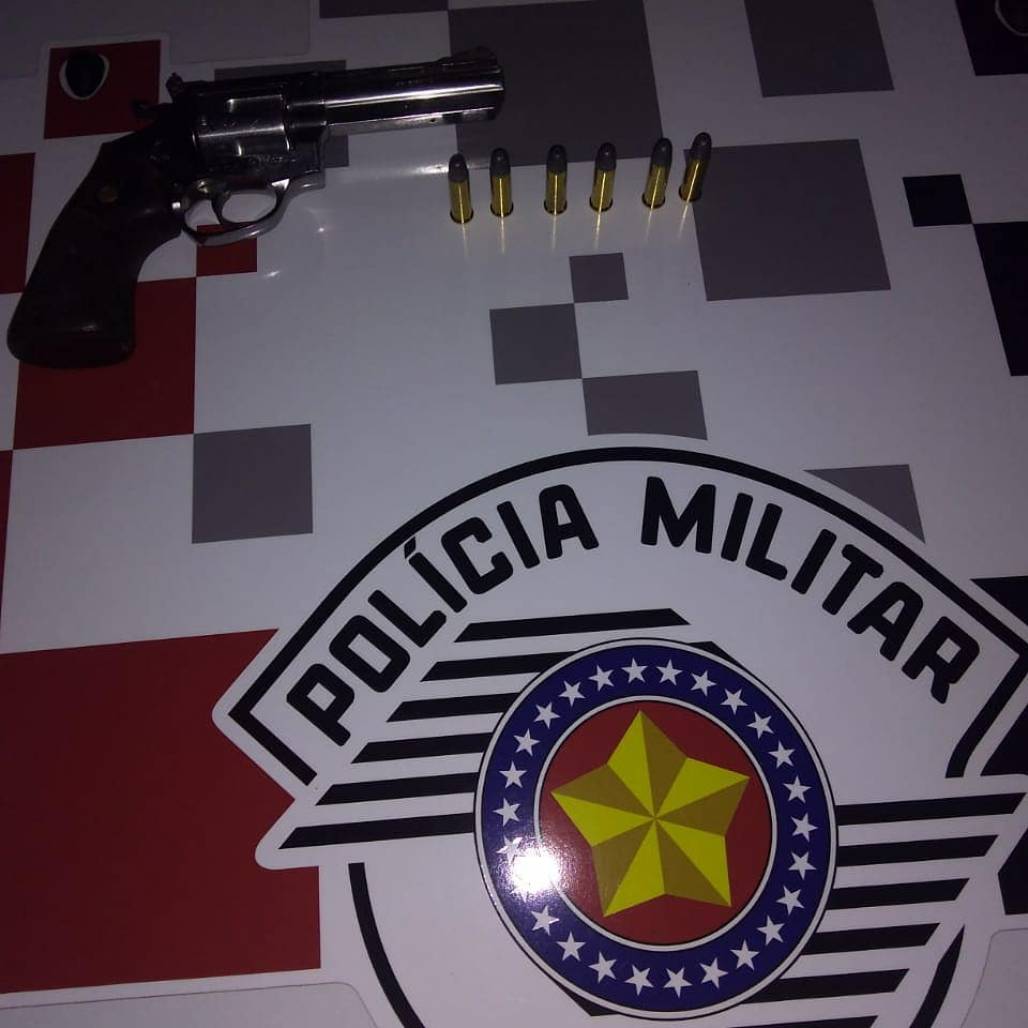 preso por porte ilegal de arma 1 (Polícia Militar / Divulgação) preso por porte ilegal de arma 1 (Polícia Militar / Divulgação)