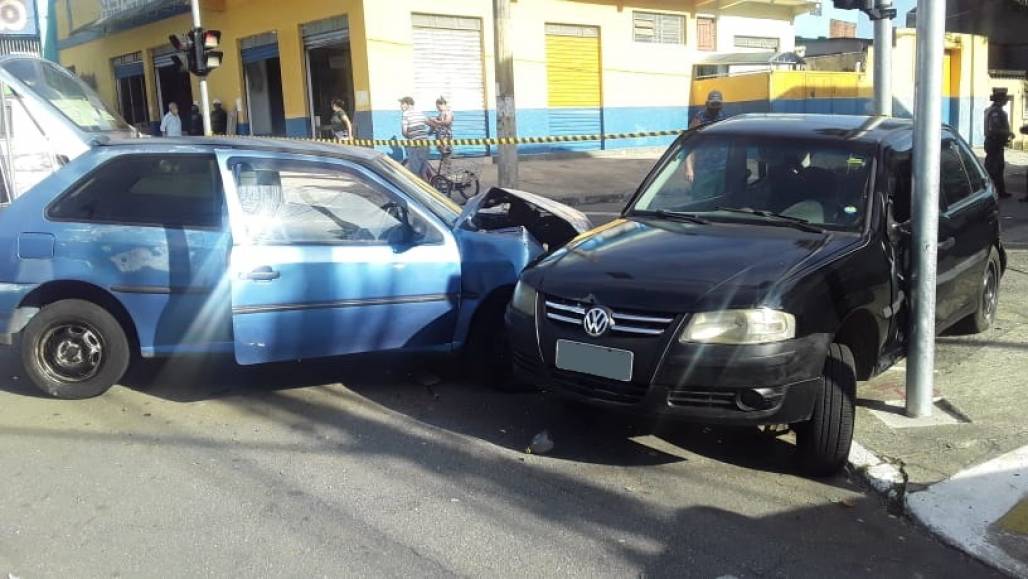 Carro bate perseguição PM SJC (Reprodução / Polícia Militar) Carro bate perseguição PM SJC (Reprodução / Polícia Militar)