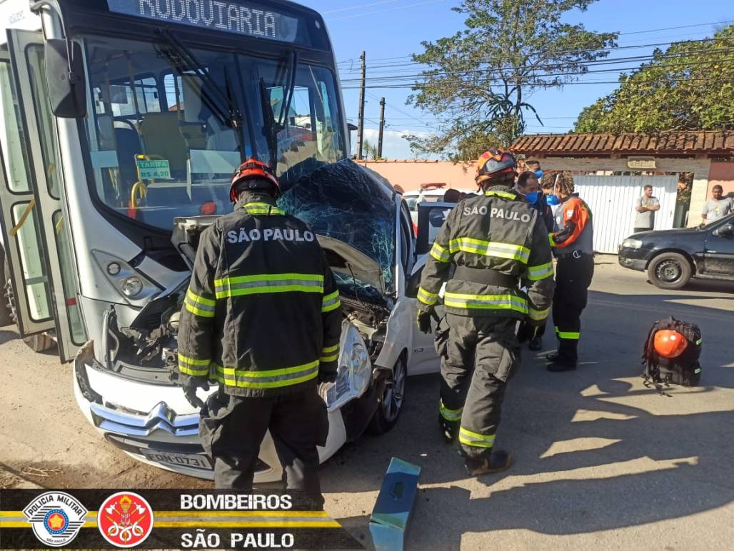 Acidente em Caçapava 1 (Bombeiros de São Paulo) Acidente em Caçapava 1 (Bombeiros de São Paulo)