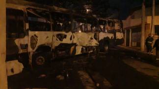 Ônibus incendiado - Divulgação e Polícia Civil Ônibus incendiado - Divulgação e Polícia Civil