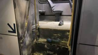 Ônibus alvo de vandalismo caraguá Ônibus alvo de vandalismo caraguá