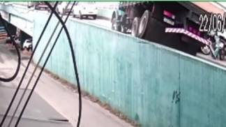 Caminhão desgovernado Aparecida Caminhão desgovernado Aparecida