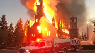 fogo na igreja canada fogo na igreja canada