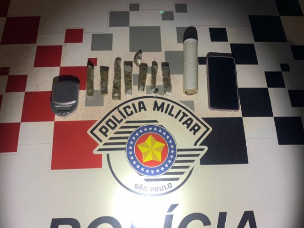 Jovem traficante do pix (Polícia Militar / Divulgação) Jovem traficante do pix (Polícia Militar / Divulgação)