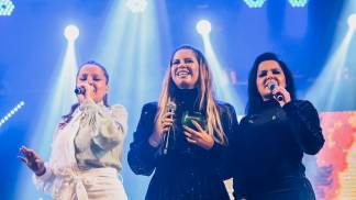 Após dois anos sem subir aos palcos, Marilia Mendonça se apresentou em São José dos Campos SP. De surpresa Maiara e Maraisa chegaram e cantaram juntas seu ultimo lançamento.-27 Após dois anos sem subir aos palcos, Marilia Mendonça se apresentou em São José dos Campos SP. De surpresa Maiara e Maraisa chegaram e cantaram juntas seu ultimo lançamento.-27