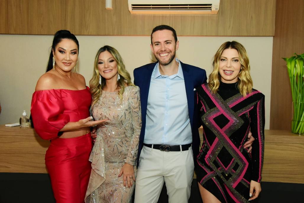 1-Aloísio Vargas e michelle Kainz com Sheila Mello e Helen Ganzarolli (Gilberto Augusto de Freitas) 1-Aloísio Vargas e michelle Kainz com Sheila Mello e Helen Ganzarolli (Gilberto Augusto de Freitas)