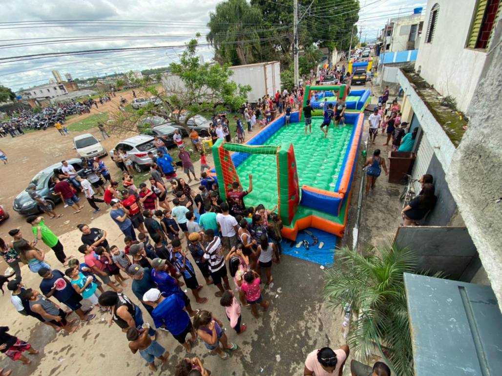 Futebol de sabão do alto (Willl Dias/Futura Press) Futebol de sabão do alto (Willl Dias/Futura Press)