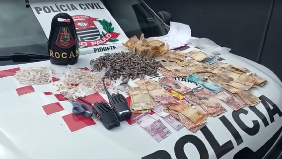 Vídeo: polícias prendem 4 criminosos durante operação anti-tráfico em Piquete