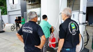 Fiscalização ANP e Procon em Caraguatatuba Fiscalização ANP e Procon em Caraguatatuba