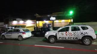 Operação em Caraguatatuba desmonta estacionamento irregular Operação em Caraguatatuba desmonta estacionamento irregular