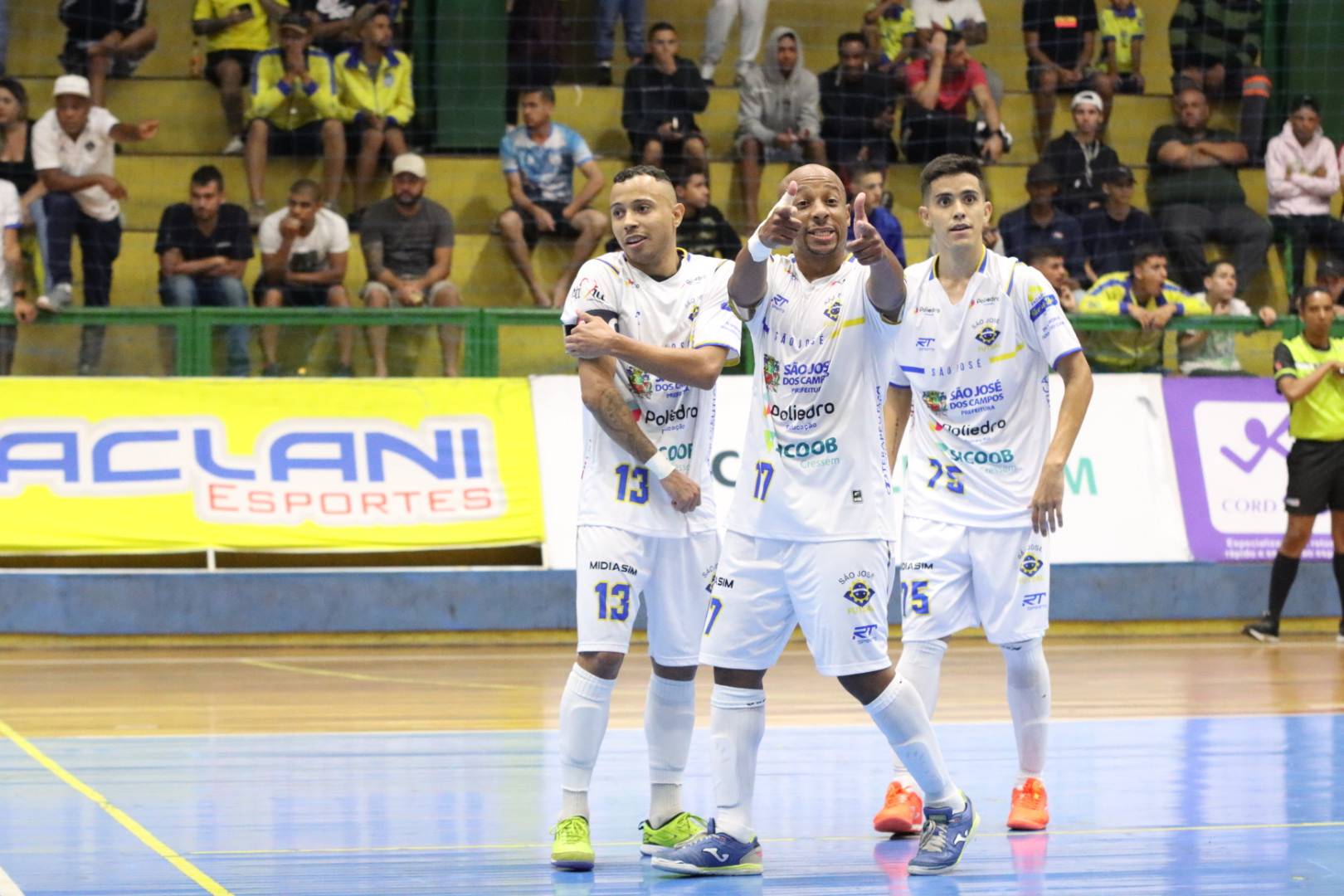 Futsal de Santos vence e está na semifinal do Paulista