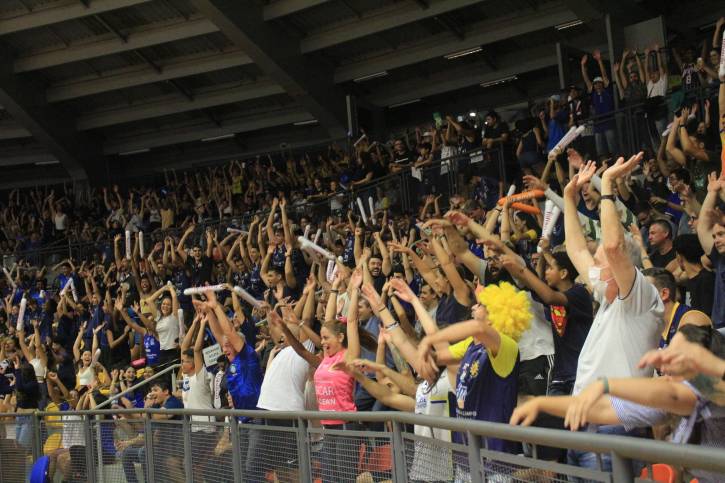 Em noite de festa, Teatrão recebe primeiro jogo do São José pelo NBB