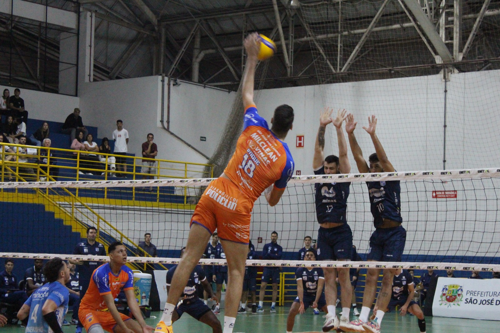 Farma Conde Vôlei busca quarta vitória seguida na Superliga